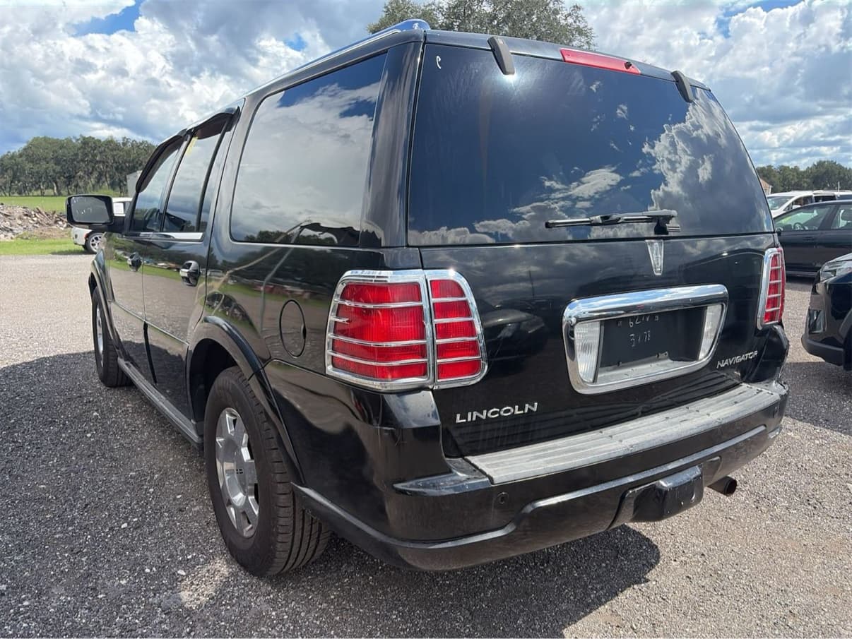 2006 Lincoln Navigator photo 3