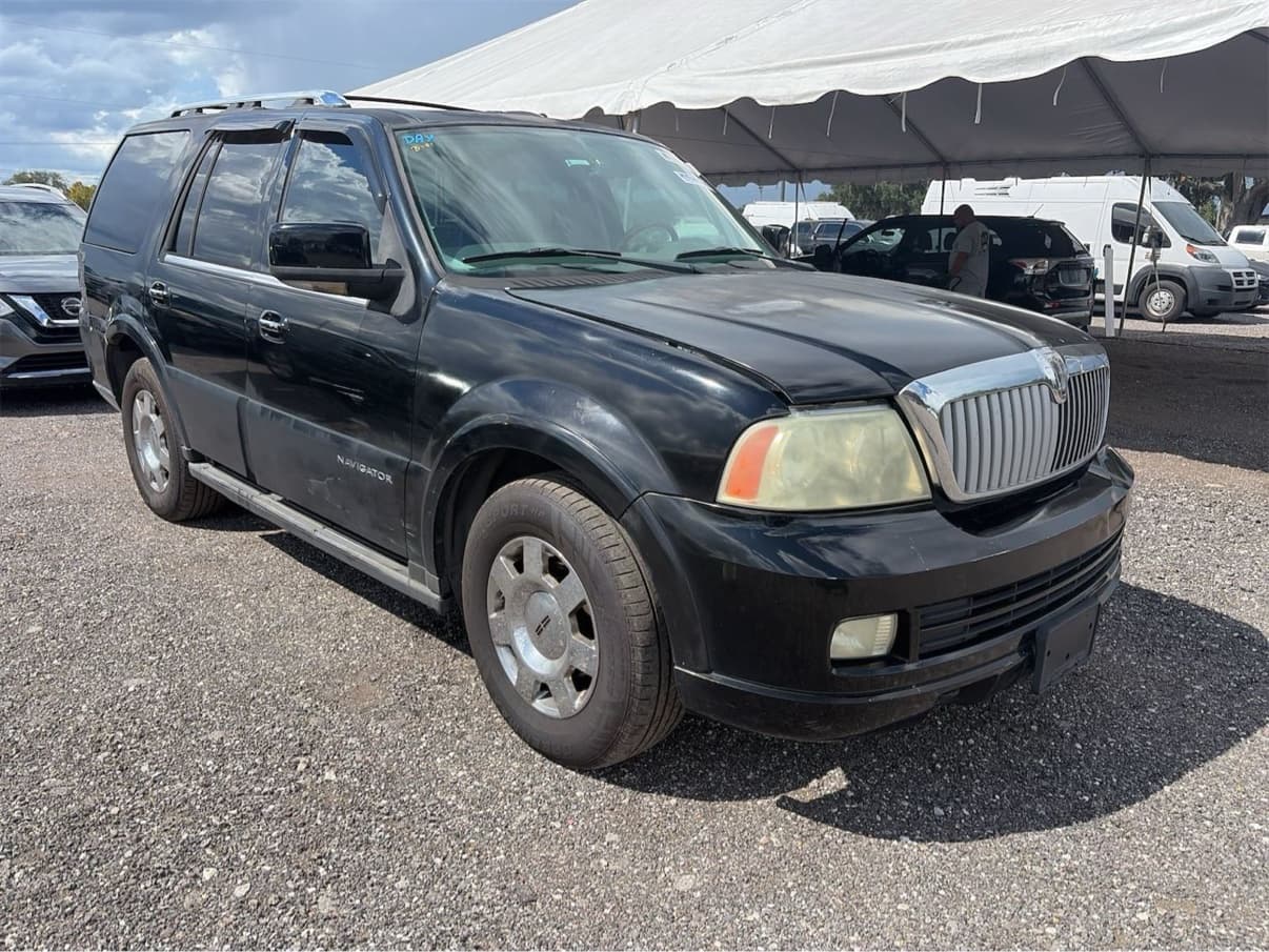 2006 Lincoln Navigator photo 2