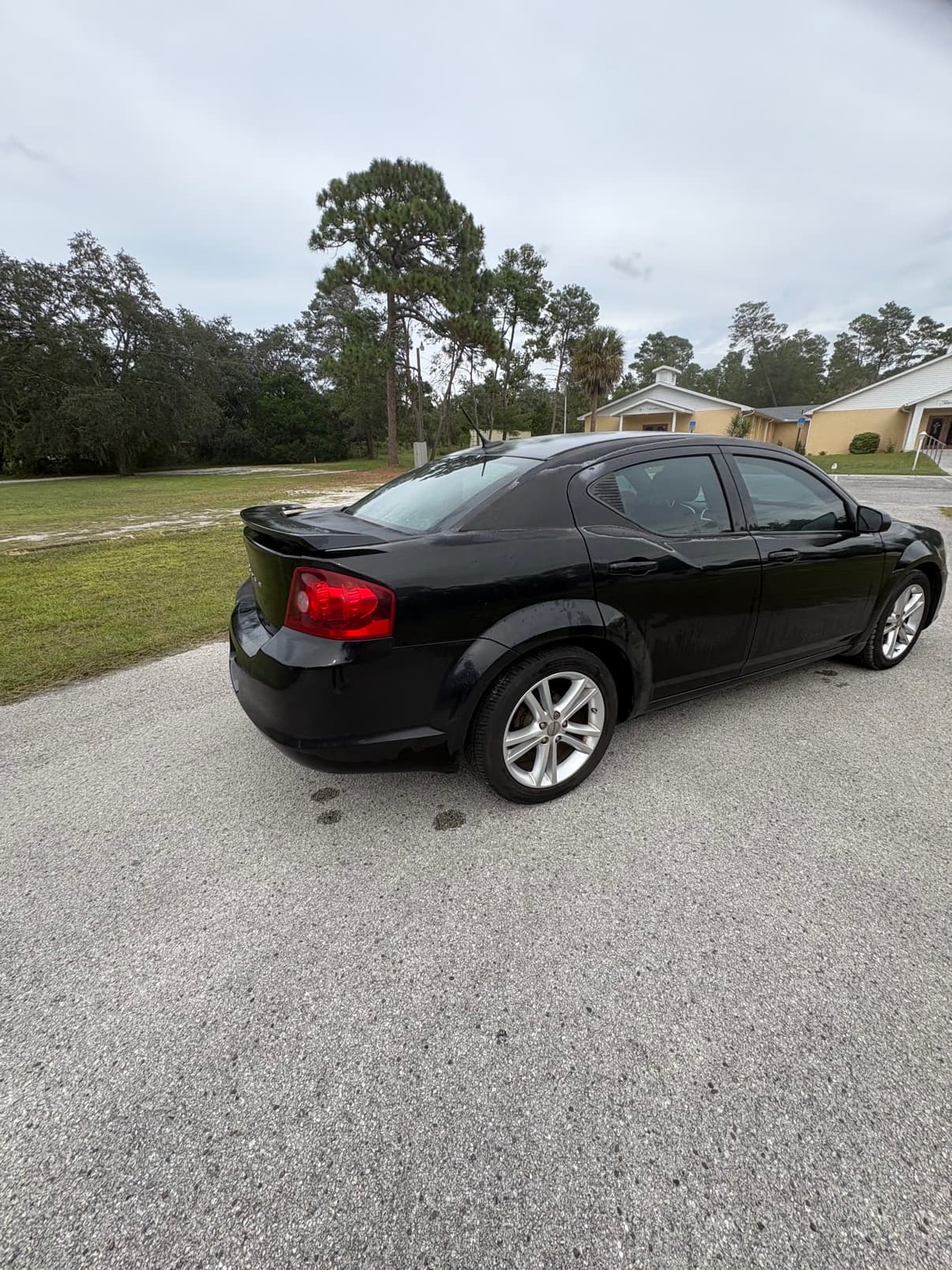 2014 Dodge Avenger photo 3