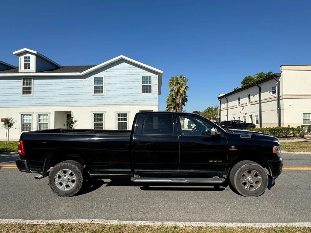 2022 Ram 3500 Crew Cab photo 4