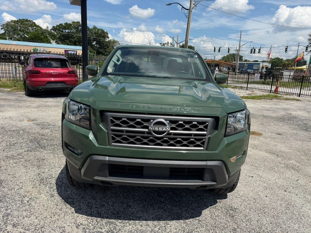 2022 Nissan Frontier Crew Cab photo 3