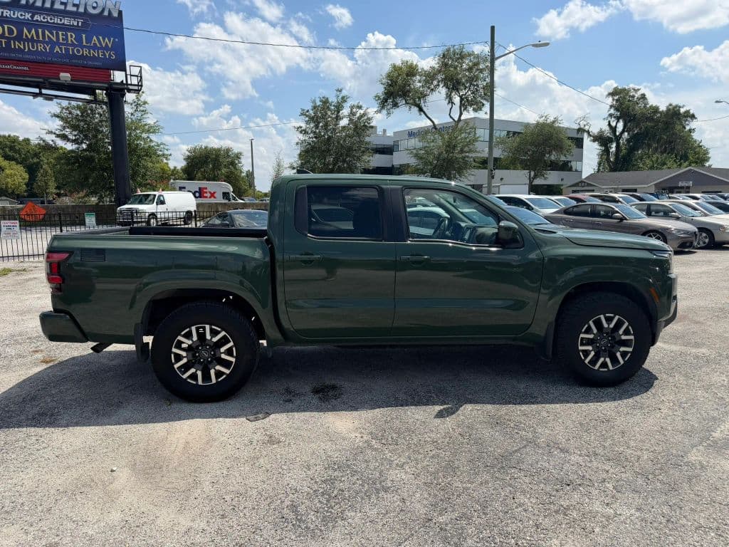 2022 Nissan Frontier Crew Cab photo 5