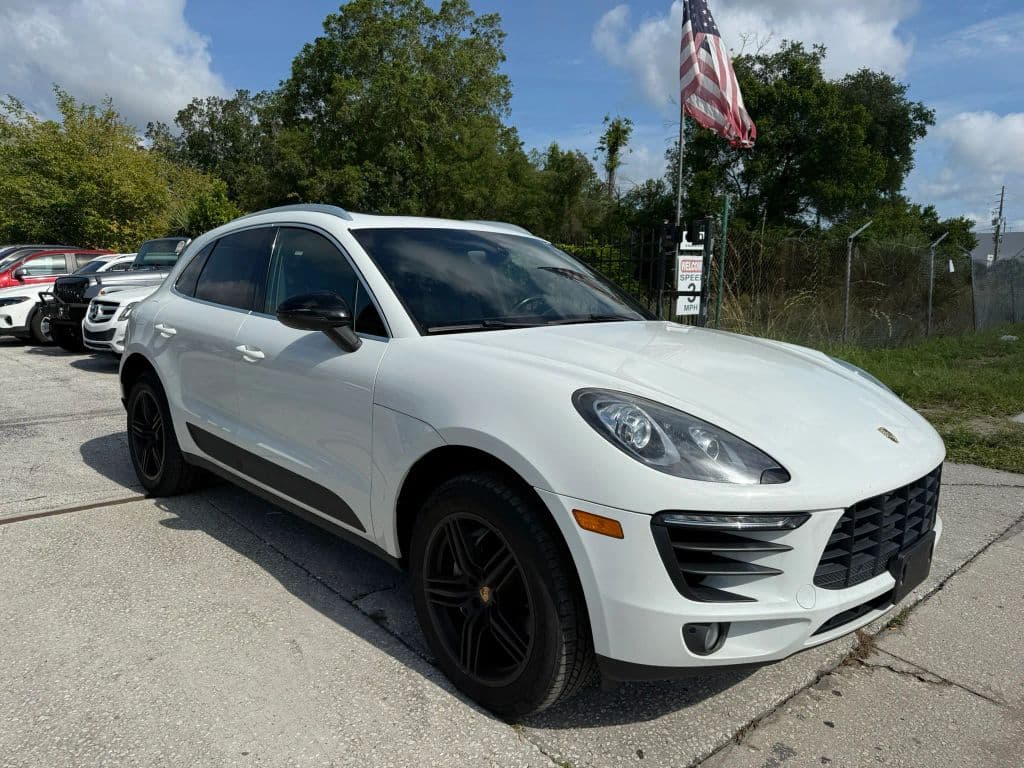 2016 Porsche Macan photo 3
