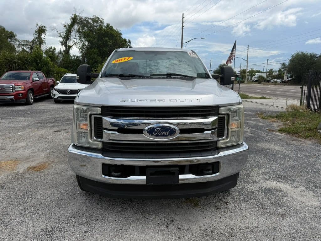 2017 Ford F250 Super Duty Crew Cab photo 3