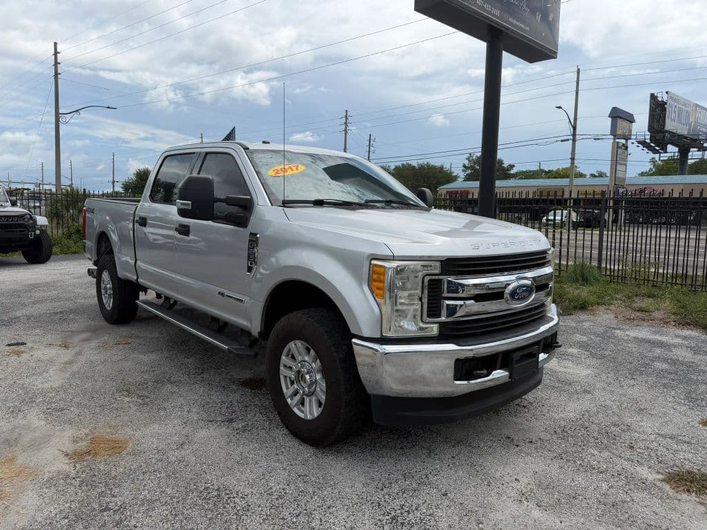 2017 Ford F250 Super Duty Crew Cab photo 4