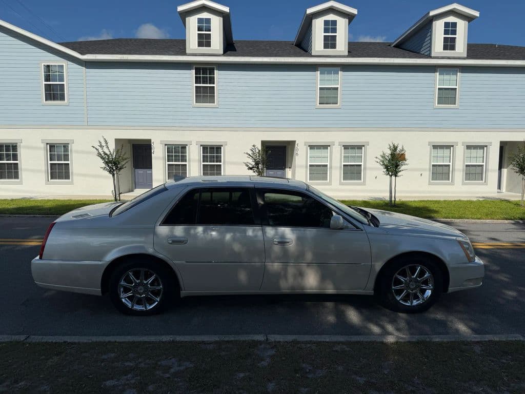 2011 Cadillac DTS photo 4